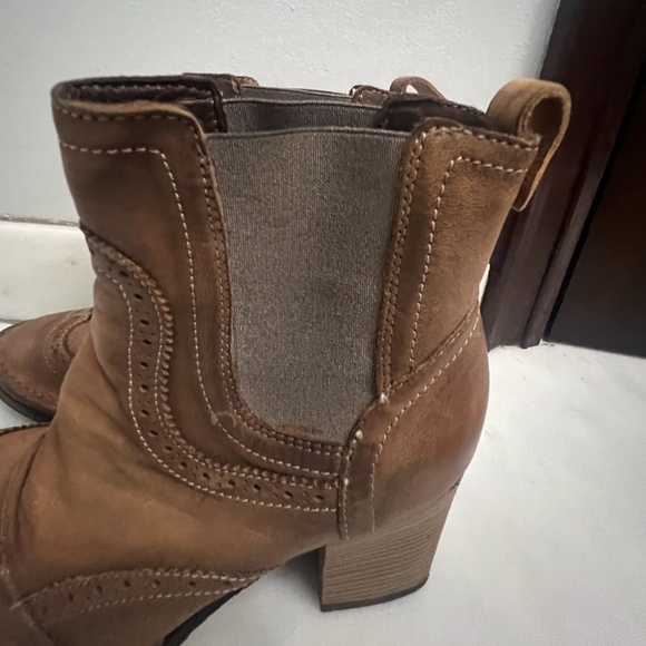 FRED SEGAL DISTRESSED LEATHER ANKLE BOOTIES, US SIZE 38, COGNAC BROWN - Picture 3 of 12